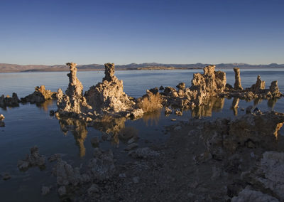 Tufas in still waters